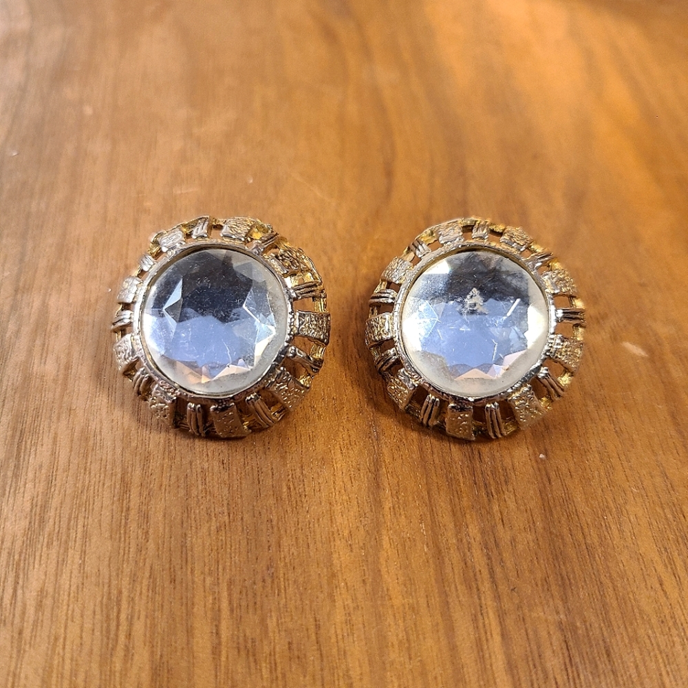 1980s Large Mettal Rimmed Earrings With White Rhinestone Center
